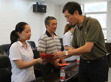 省总工会党组书记、副主席陈震一行到顺昌广发（中国）精密仪器有限公司慰问困难职工